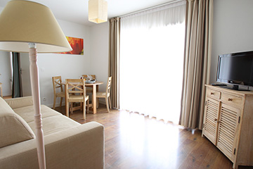 Résidence Le Domaine du Château - Vacancéole - La Rochelle - 2 bedrooms apartment, sleep 6 - Living room